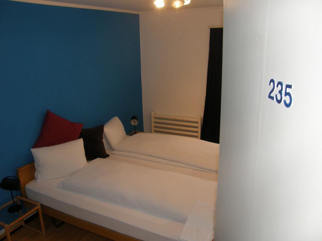 Hotel Gästehaus Baumgarten Kehrsiten Zimmer foto
