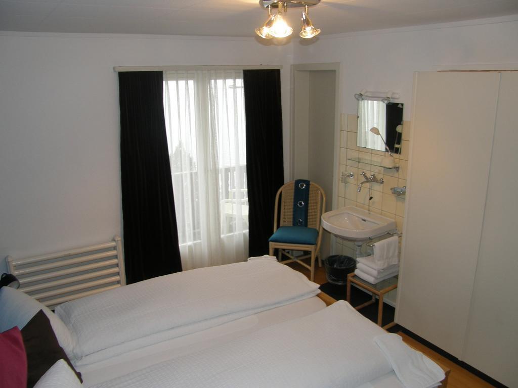 Hotel Gästehaus Baumgarten Kehrsiten Zimmer foto