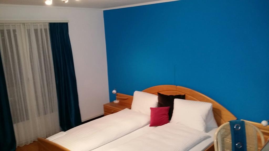Hotel Gästehaus Baumgarten Kehrsiten Zimmer foto